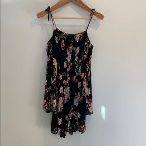 Altar’d State Floral Romper sz S✨